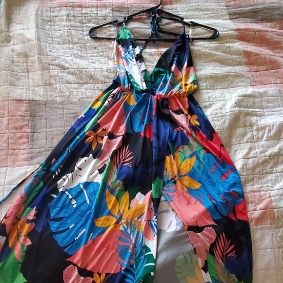 Colorful halter maxi dress - Picture 2 of 5